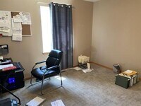 Building Photo - 3 bedroom 2 1/2 bath home in River Rock