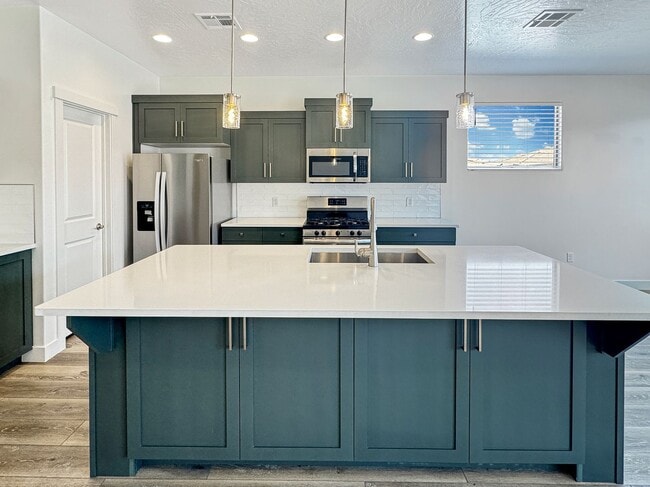 Building Photo - 3011 E Lavatera Dr