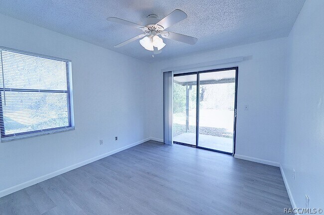 Building Photo - 512 long ave