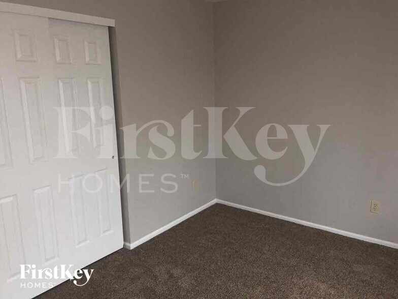 Building Photo - 4801 Greenburg Dr