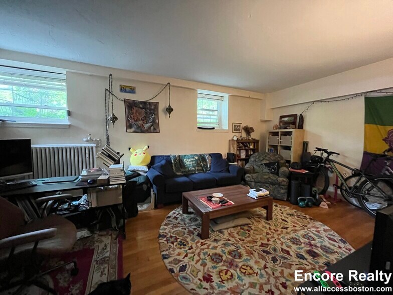 Building Photo - 1555 Beacon St