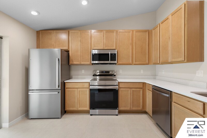 Building Photo - 12 Llovera Pl
