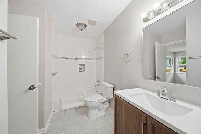 Building Photo - 531 Wallace Ave