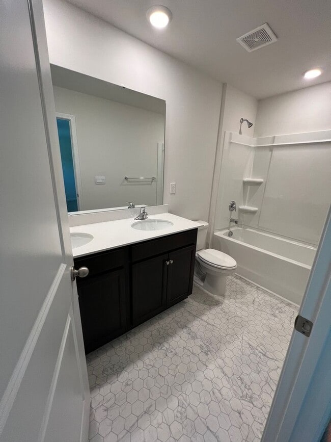 Building Photo - Pristine 3BR Townhouse in Arden