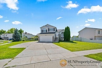 Building Photo - Beautiful Home In Great Roy Location!!