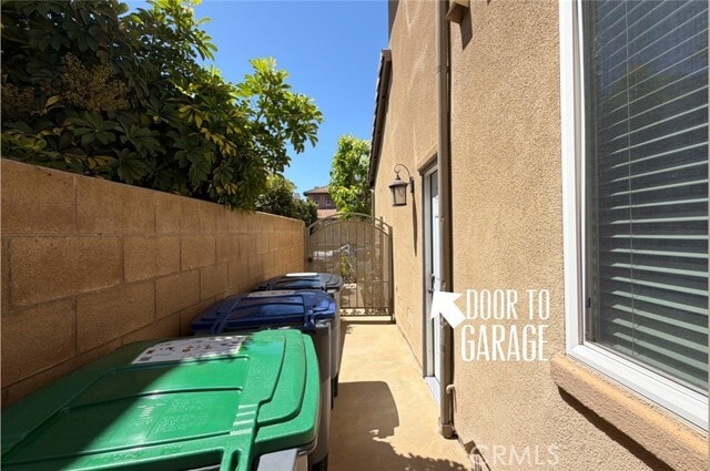 Building Photo - 2566 Pearblossom St