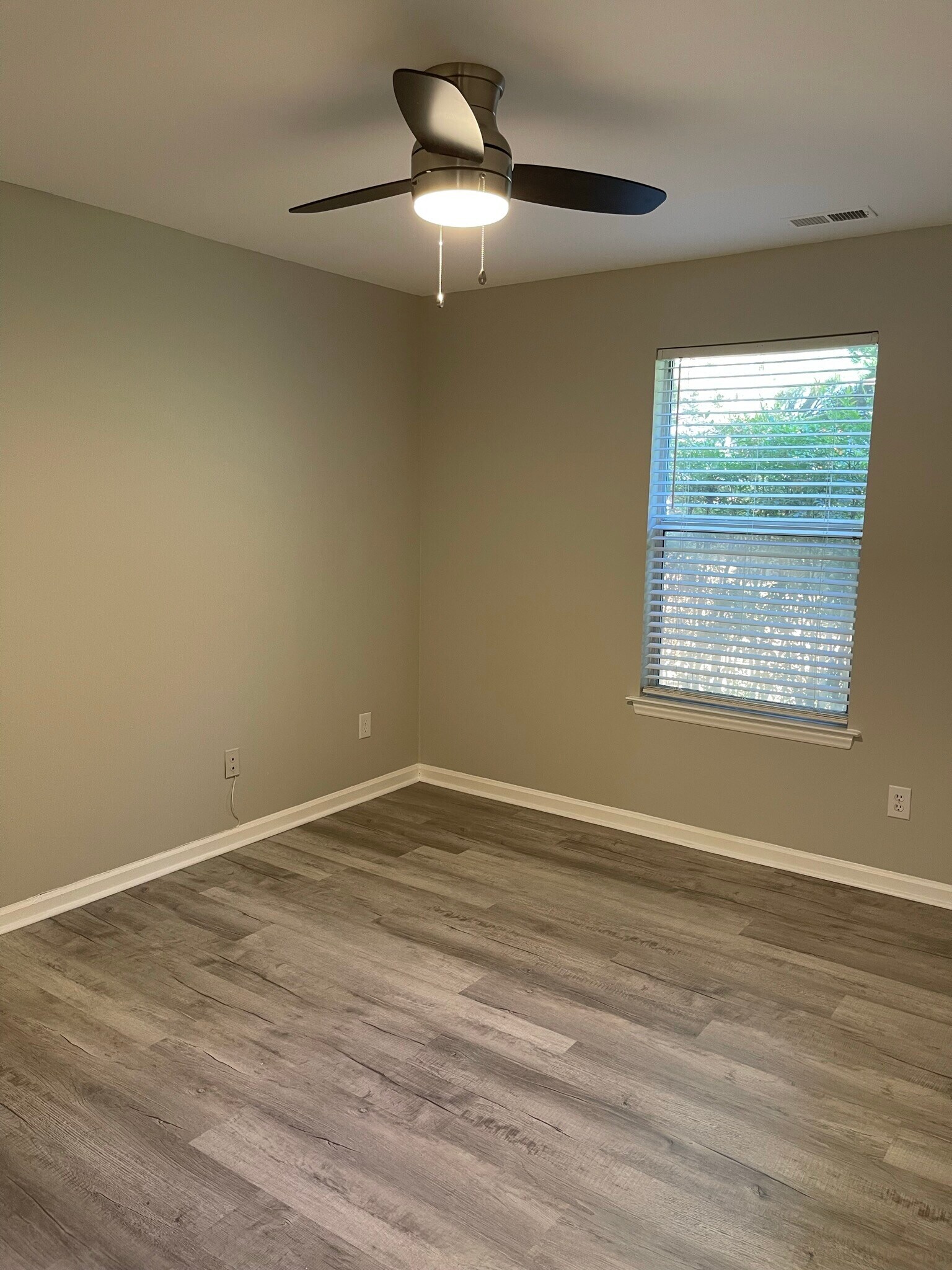 Building Photo - 404 Huntington Park Dr