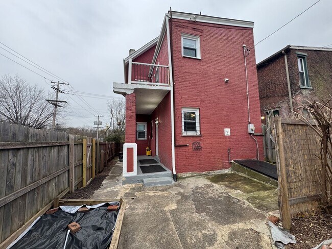 Building Photo - Charming 5BR Home in the Heart of Pittsbur...