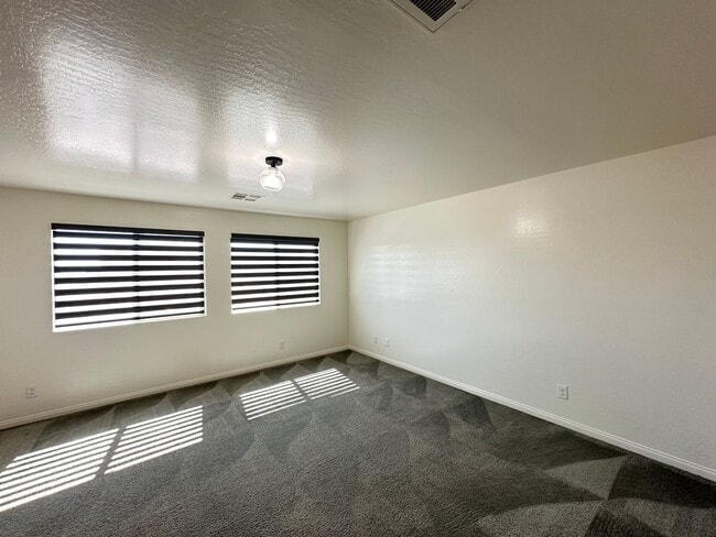 Building Photo - 6784 Pivot Point St