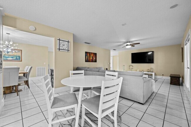 Building Photo - 13724 Lilac Pl