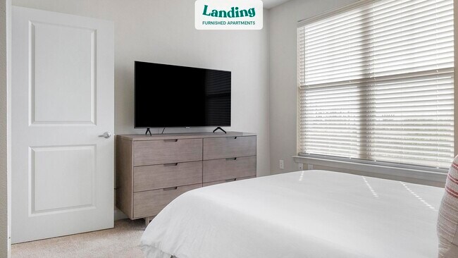 Building Photo - 140 W Castellano Dr