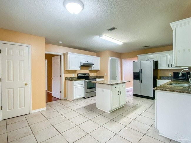 Building Photo - 9121 Sebring Dr