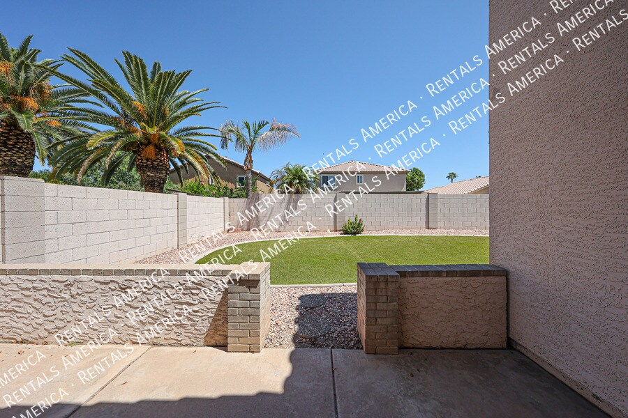 Building Photo - 2454 E Orchid Ln