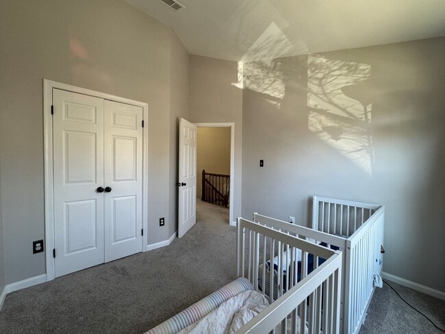 Building Photo - Gorgeous 3 Bed 2/2 Bath Interior Townhome In Little Rocky Run