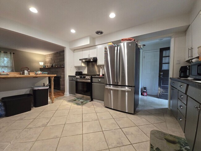 Building Photo - Beautiful Home Located in Historic Urbana