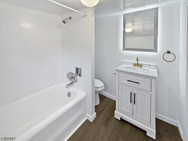 Building Photo - 5 Orams Ln