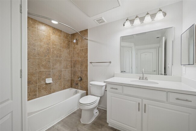 Building Photo - 11925 Jones Rd