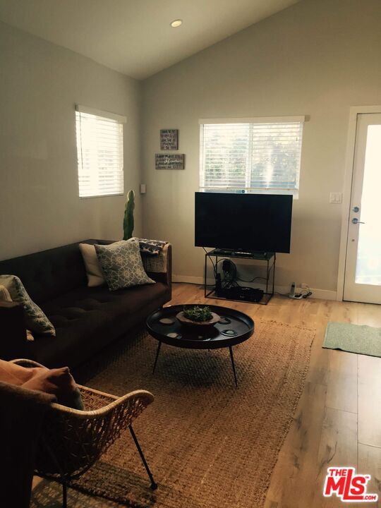 Building Photo - 559 Vernon Ave