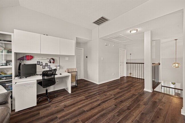 Building Photo - 6514 Kings Summit Dr