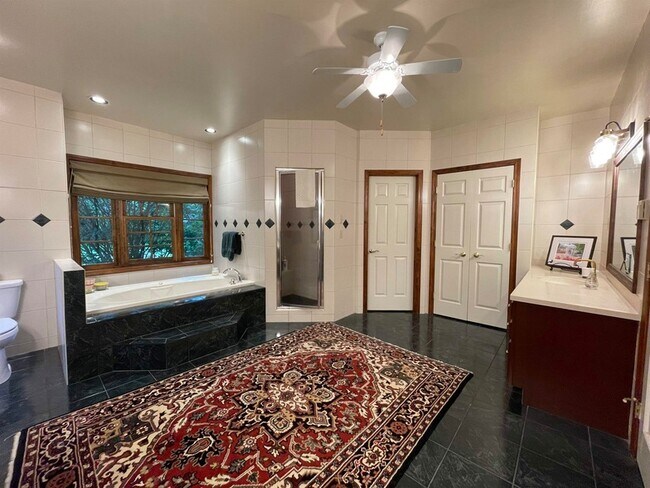 Building Photo - 21 Valley View Rd