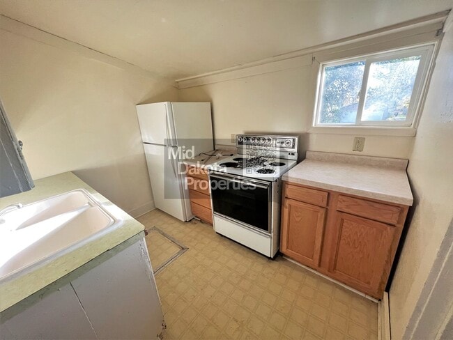 Building Photo - 608 S Wisconsin- 1 Bedroom House