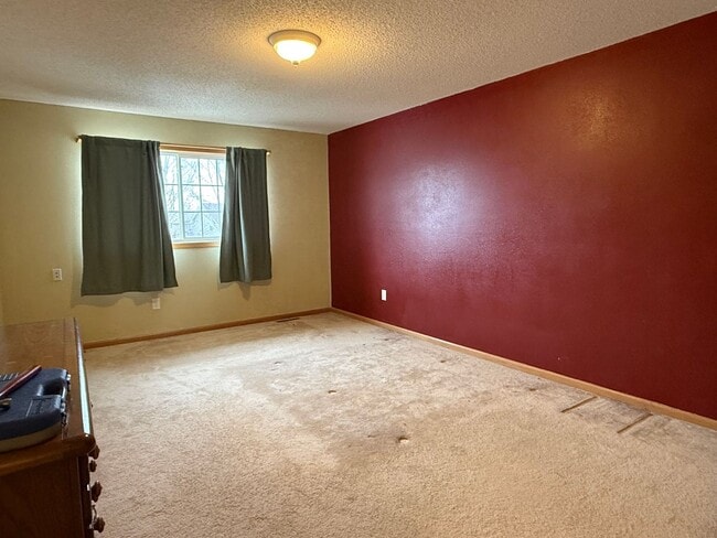 Building Photo - 2 Bed Plus LOFT - Great Location