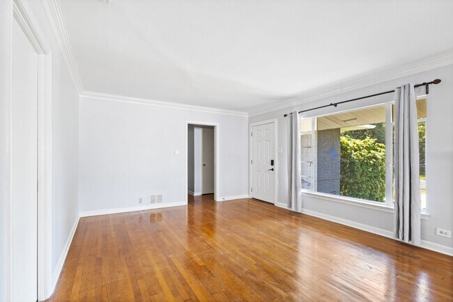 Building Photo - 163 Cromwell Dr