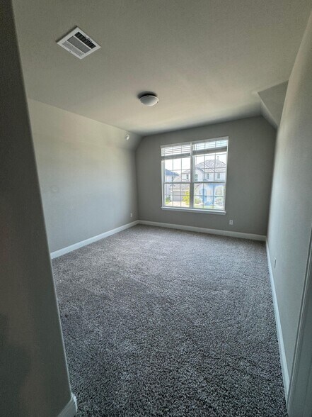 Building Photo - 500 Hoot Owl Hl
