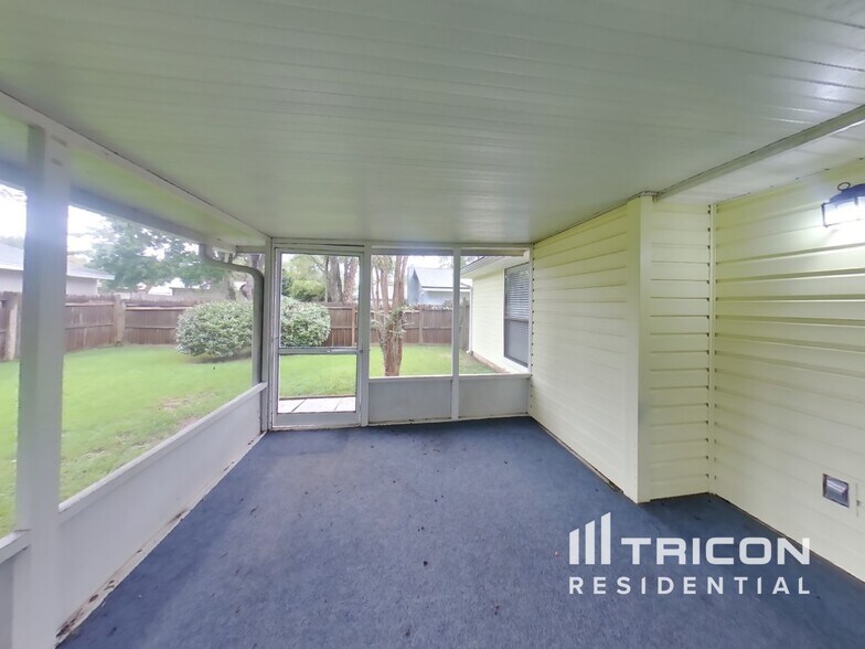 Building Photo - 8338 Knotts Landing Dr E