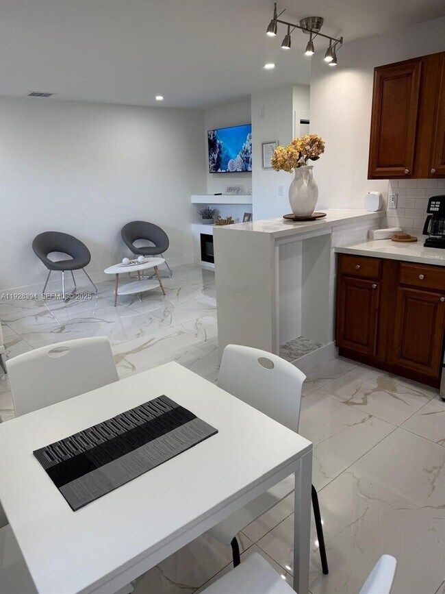 Building Photo - 208 NW 7th St