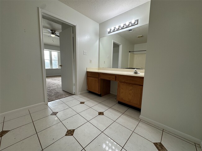 Building Photo - 16030 Clayton Green Dr