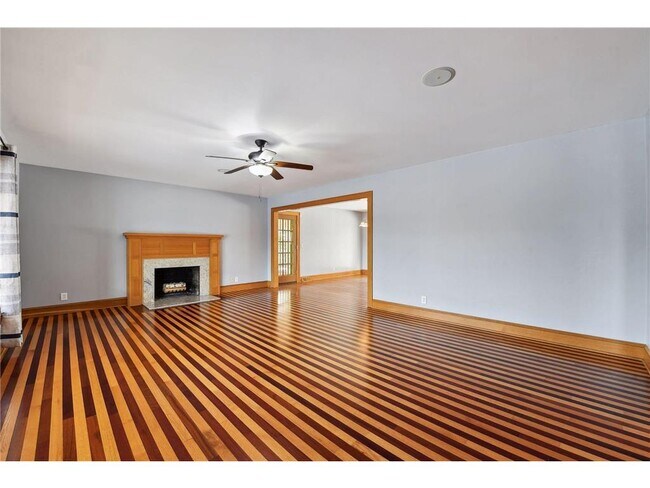 Building Photo - 5207 Doncaster Way