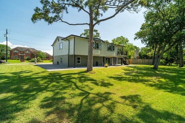 Building Photo - 719 Fairfield Ave