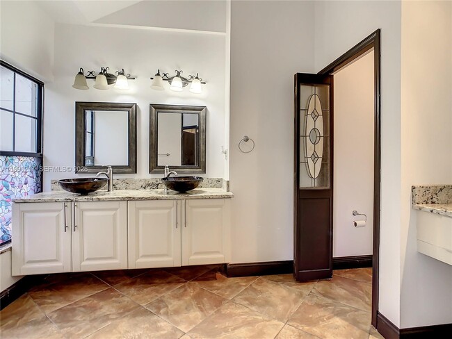 Building Photo - 2261 Mariner Cove