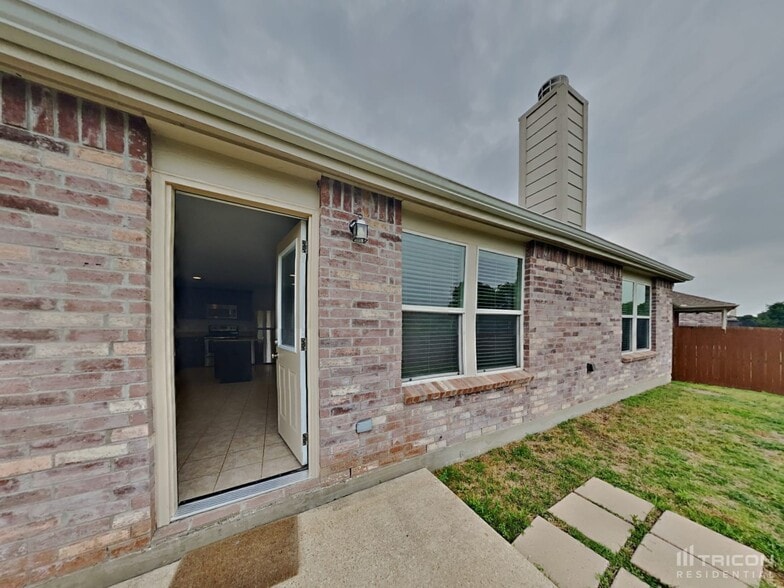 Building Photo - 1704 Abby Creek Dr