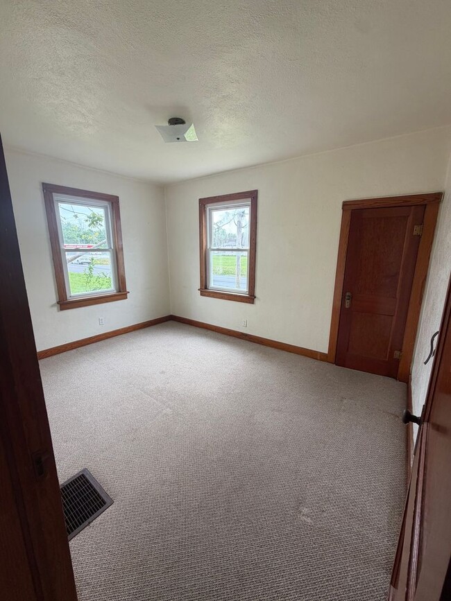 Building Photo - 3 Bed 2 Bath - Cassville