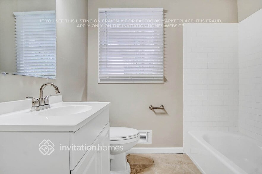 Building Photo - 2407 Cresta Dr