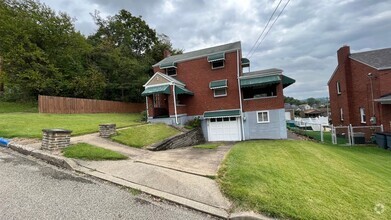 Building Photo - Updated 3-Bedroom 2-Bathroom House on Quie...