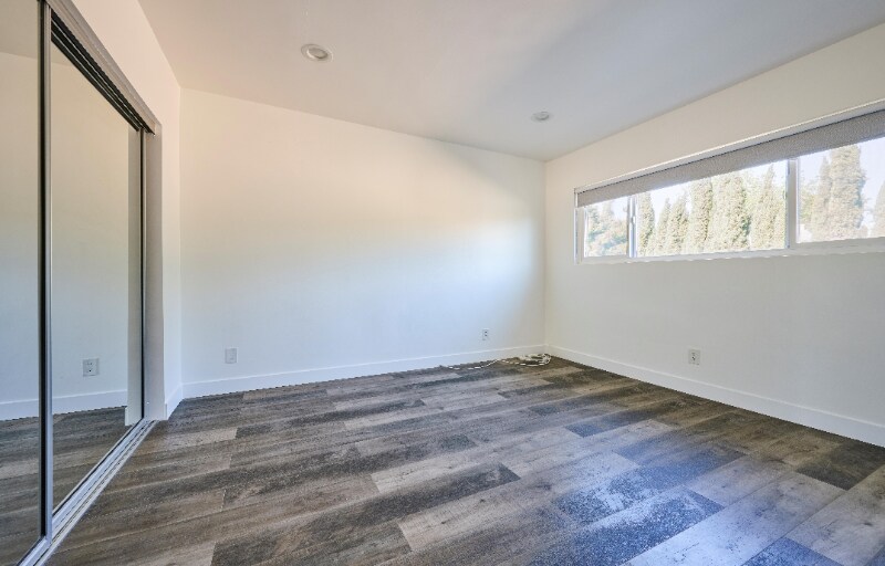 Building Photo - 1333 W 36th Pl