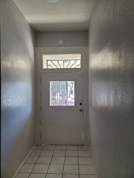 Building Photo - 2337 21st Ave