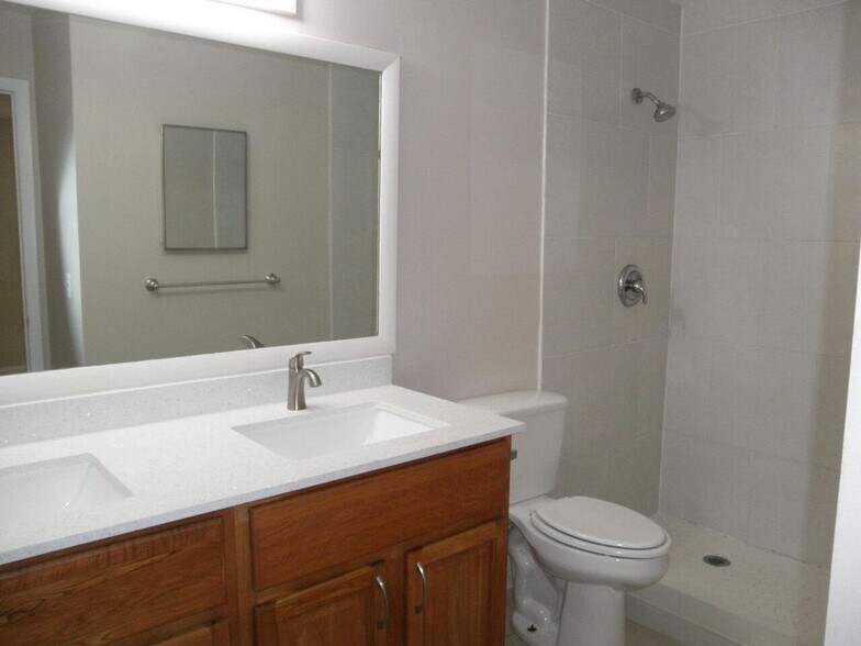 Building Photo - 4950 Cherry Rd