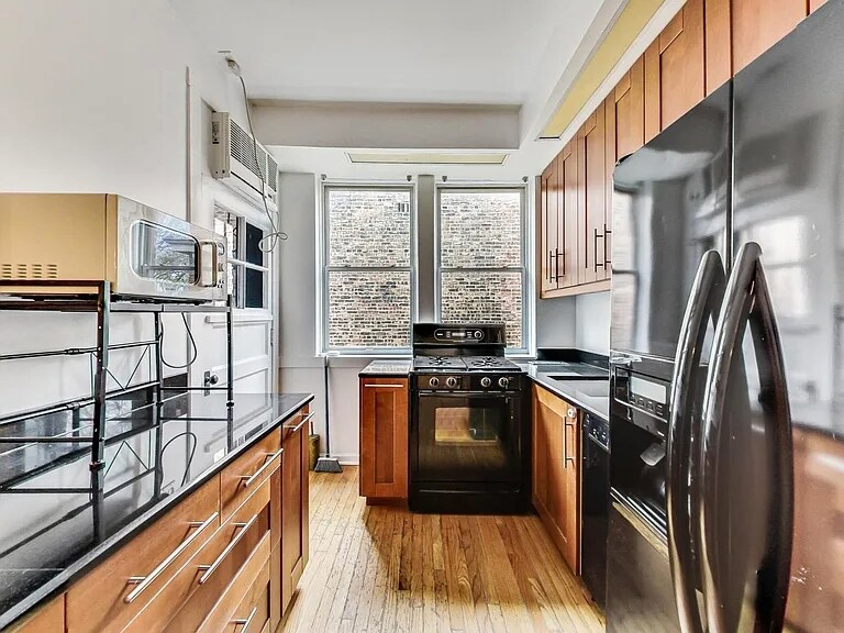 Building Photo - 5600 S Blackstone Ave