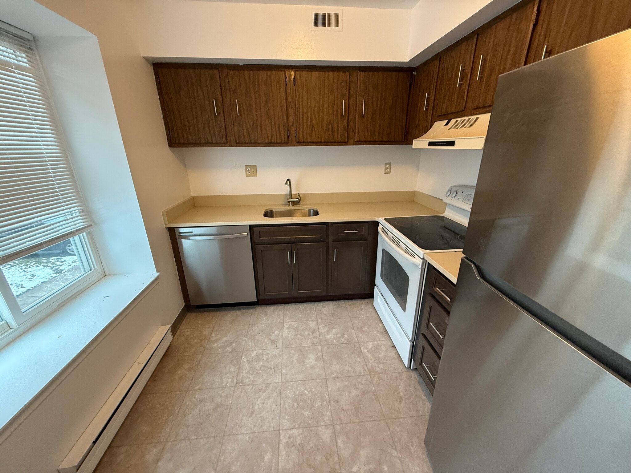 Kitchen - 96 Candlewood Dr