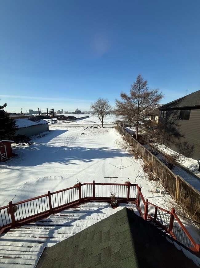 Building Photo - 815 S Lake Ave