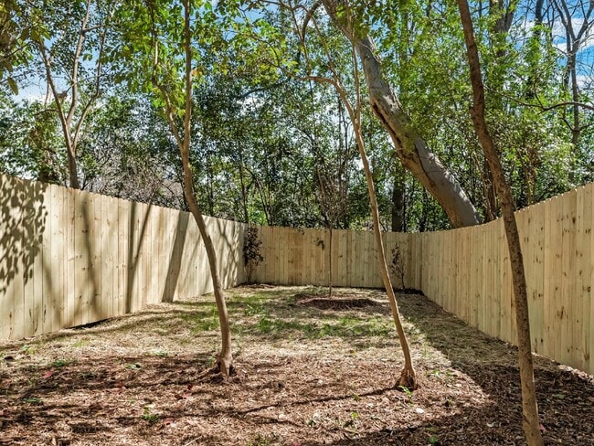 Building Photo - Custom 3 story home in the heart of Belmont/Optimist Park!