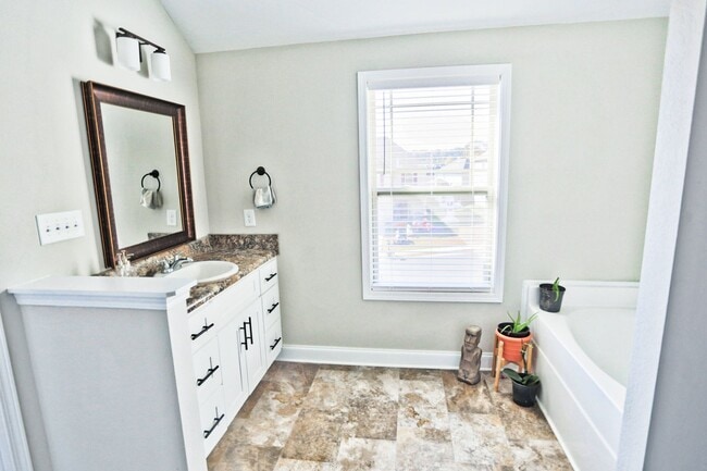 Building Photo - 1328 Black Oak Cir