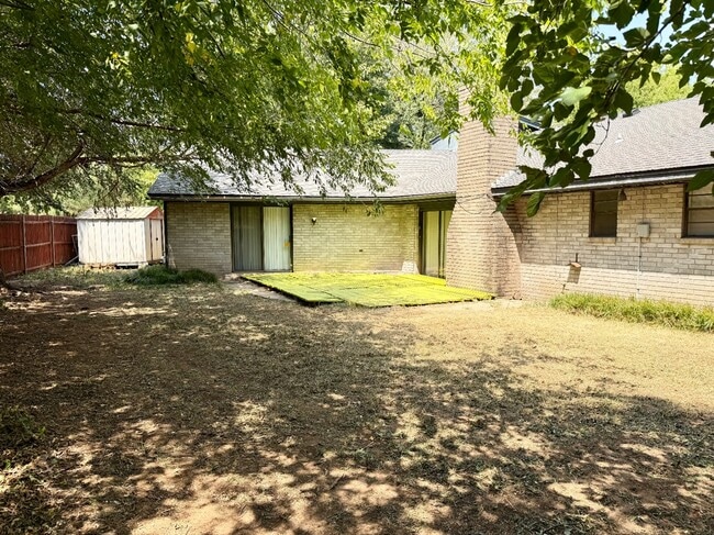 Building Photo - 6612 Crow Cir