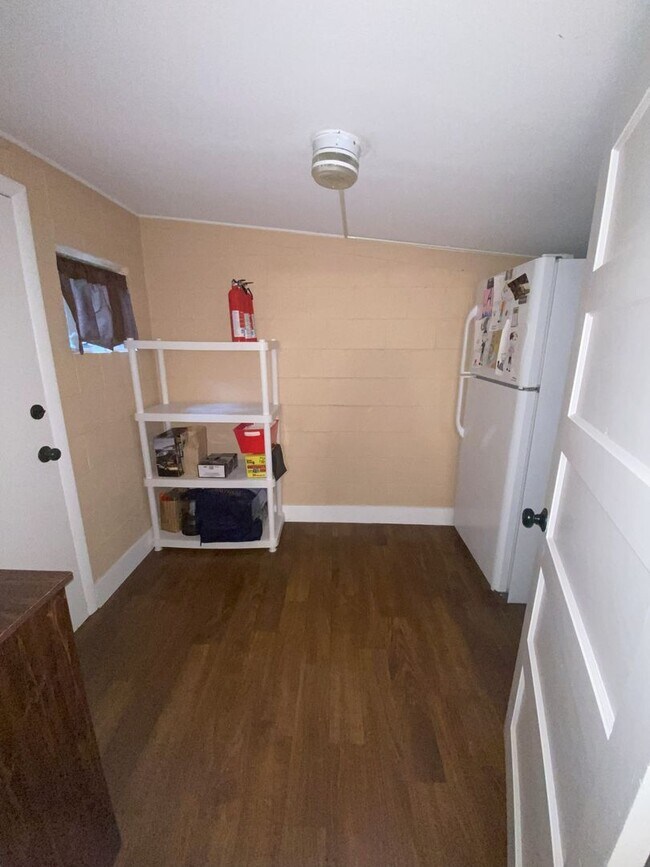 Building Photo - S. Lakeshore Rd.