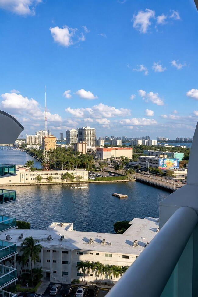 Building Photo - 7900 Harbor Island Dr