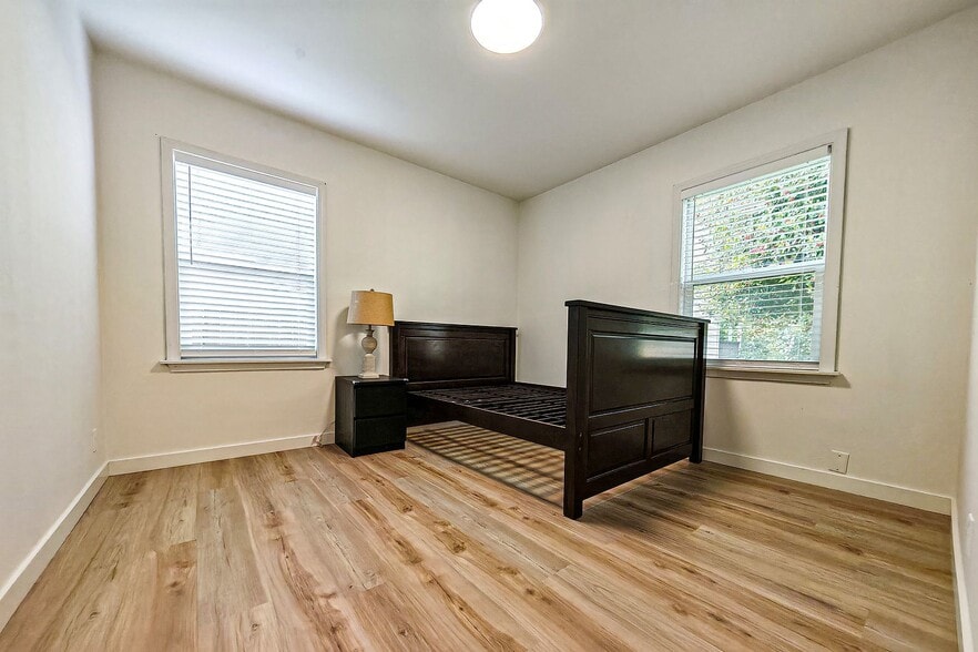 Building Photo - 1007 N 1st St